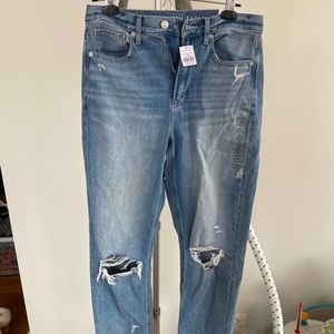 NWT American Eagle Mom Jeans